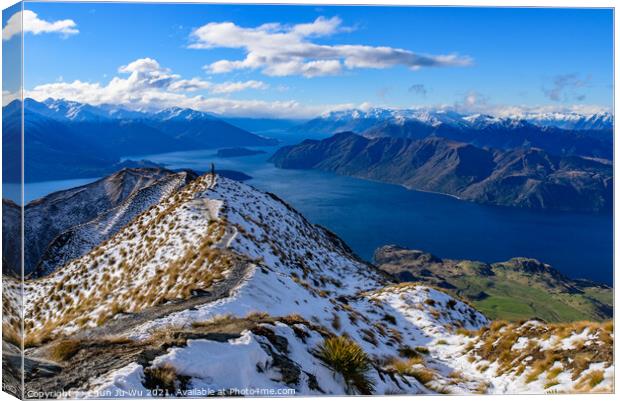 Lake Wanaka and Roys Peak in winter, South Island, New Zealand Canvas Print by Chun Ju Wu