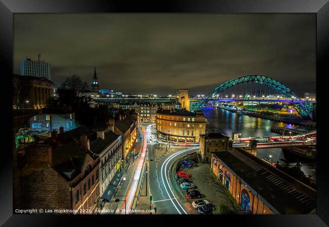 Newcastle Upon Tyne at rush hour Framed Print by Les Hopkinson