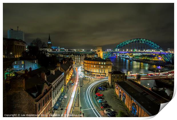 Newcastle Upon Tyne at rush hour Print by Les Hopkinson