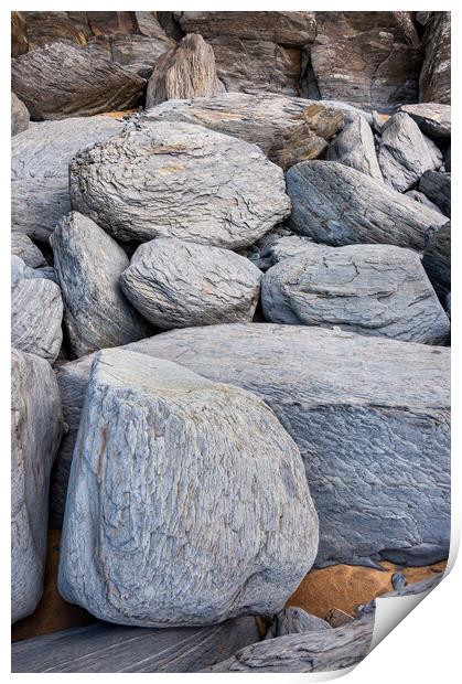 Sea worn boulders ob Penbryn Beach, Wales Print by Andrew Kearton