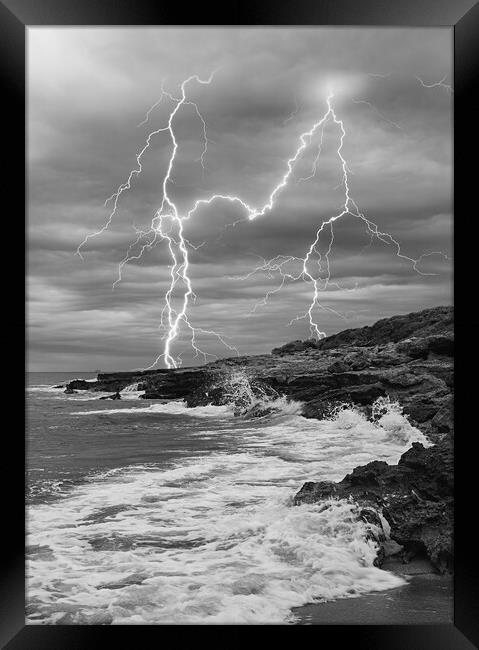Storm rays on the shoreline in black and white Framed Print by Vicen Photo