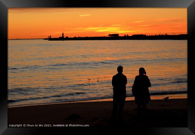 Silhouette of a couple watching sunset on beach in Fremantle, WA, Australia Framed Print by Chun Ju Wu