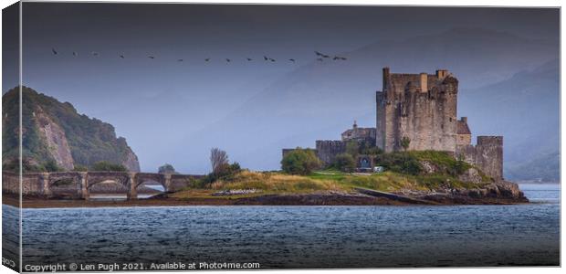 Eilean Donan Castle Canvas Print by Len Pugh