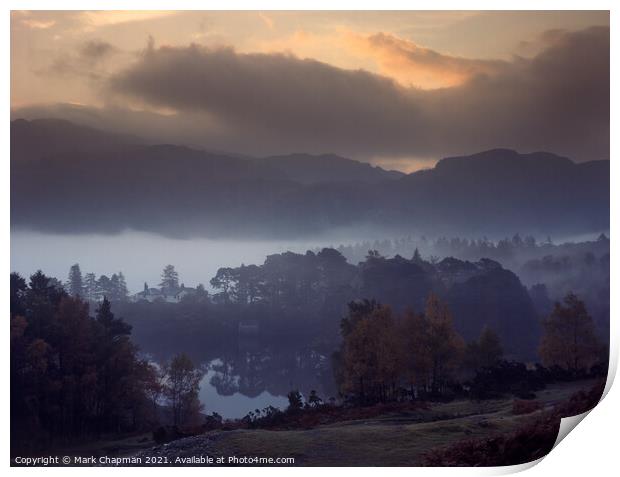 Early morning mist on Derwent Water, Cumbria, UK Print by Photimageon UK