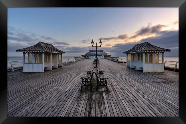 Looking out to sea across Cromer pier Framed Print by Gary Pearson