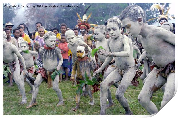 Children dancing as Asaro mudmen, Papua New Guinea Print by Ian Murray