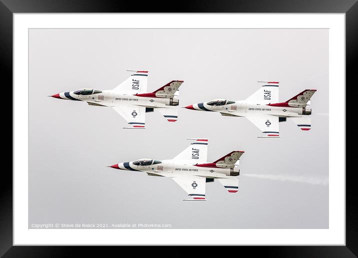 Thunderbirds Lockheed F16 Framed Mounted Print by Steve de Roeck