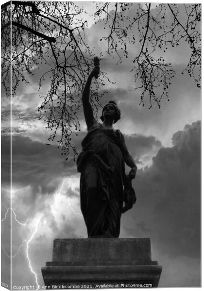 Statue de la liberte in black and white Canvas Print by Ann Biddlecombe