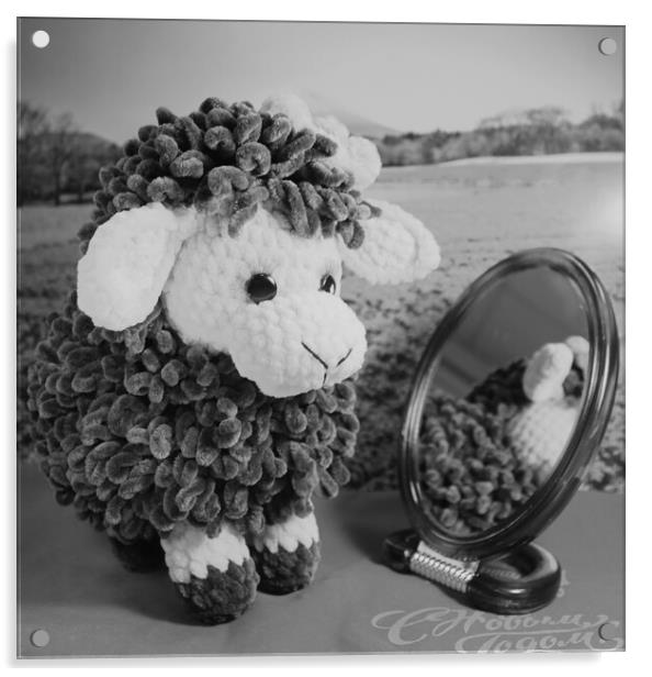 toy sheep in front of the mirror, translation 