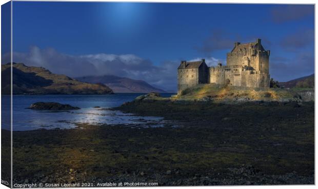 Eilean Donan Castle Canvas Print by Susan Leonard