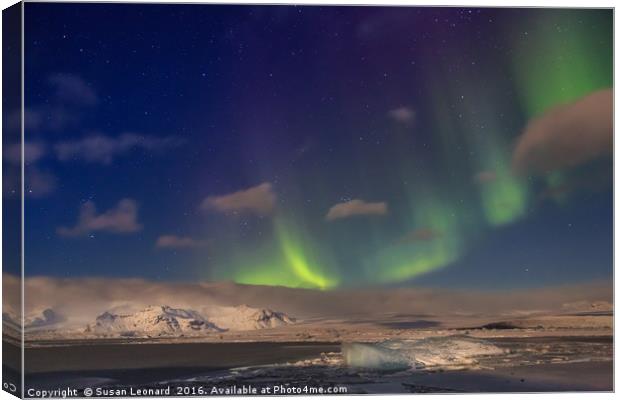 Aurora Borealis over Jokulsarlon Canvas Print by Susan Leonard