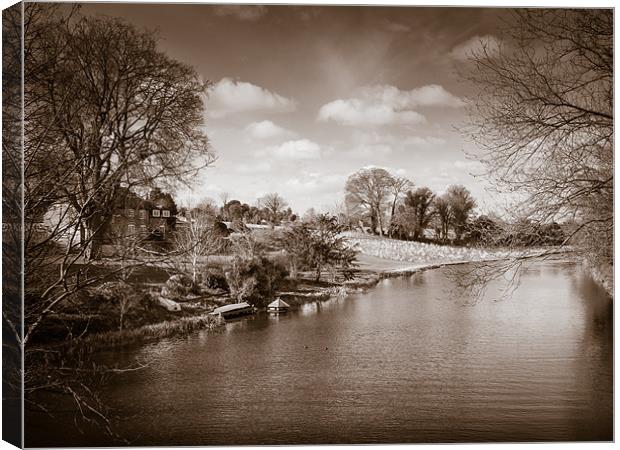 Kennet and Avon Canal, Kintbury, Berkshire, Englan Canvas Print by Mark Llewellyn