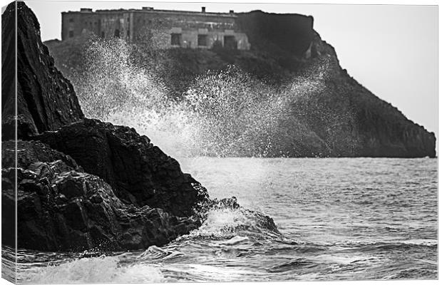 Spray over St. Catherines Island Canvas Print by Simon West