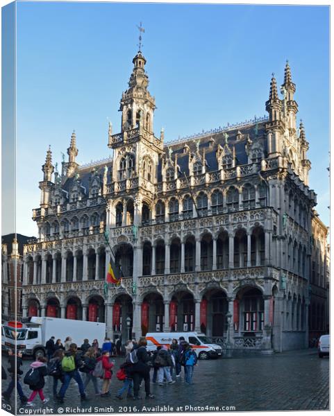  DSC_4773 Traditional building in Brussels         Canvas Print by Richard Smith