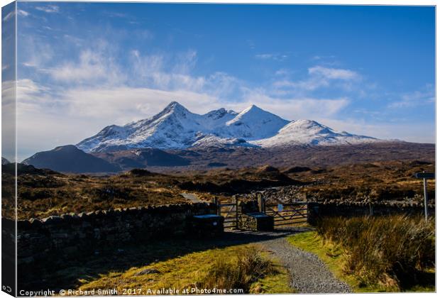 The Cuillin hills of the Isle of Skye Canvas Print by Richard Smith