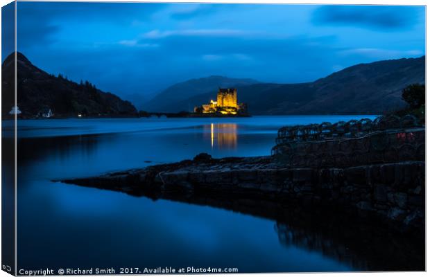 Eilean Donan Castle after sunset Canvas Print by Richard Smith