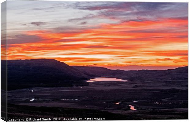 A sunset over Loch Niarsco Canvas Print by Richard Smith