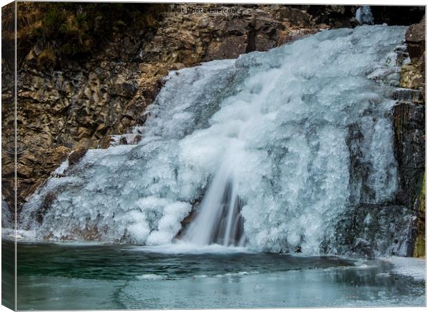 A zoomed photograph of the actual frozen cascade Canvas Print by Richard Smith