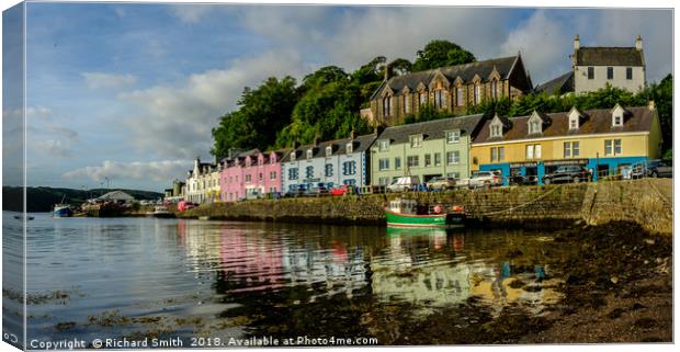 The quay from the beach below Beaumont Crescent Canvas Print by Richard Smith