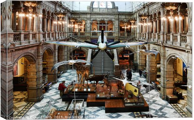 Spitfire on display at the Kelvingrove Museum Canvas Print by Richard Smith