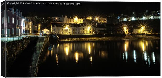 The beach by Portree harbour and the surrounding buildings. Canvas Print by Richard Smith