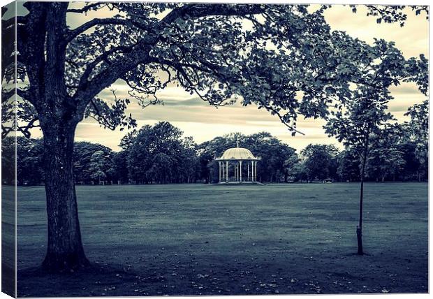 Duthie Park Canvas Print by Vicky Mitchell