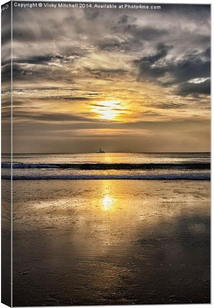  Early Morning Bridlington Canvas Print by Vicky Mitchell