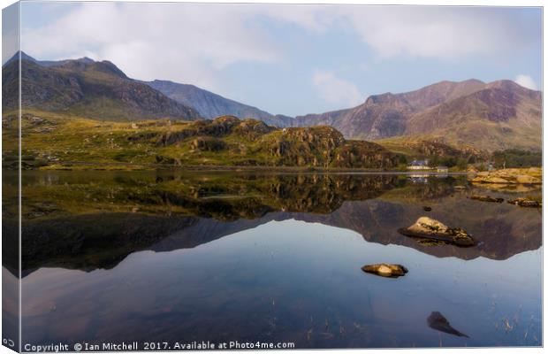 Llyn Ogwen Canvas Print by Ian Mitchell