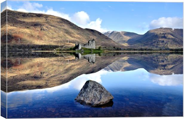 Kilchurn Castle on reflection Canvas Print by JC studios LRPS ARPS