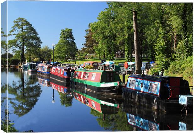 goytre warf The Monmouthshire & Brecon Canal Canvas Print by simon powell