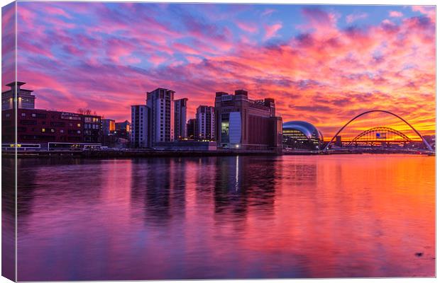  Awsome fiery sunset over Necastle Upon Tyne Canvas Print by Tom Hibberd