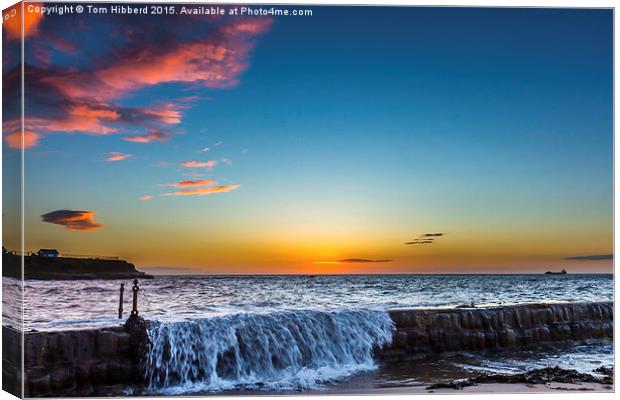  Gloriuos sunrise over Cullercoats Canvas Print by Tom Hibberd