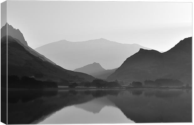 Llyn Nantlle - living with Giants Canvas Print by Kevin OBrian
