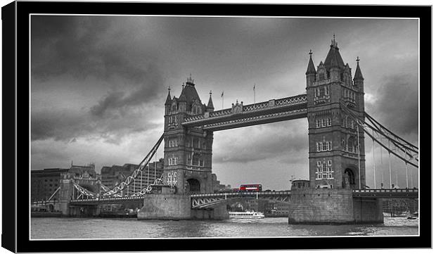 London Bridge with red bus Canvas Print by Tracy Hughes