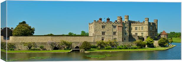 LEEDS CASTLE Canvas Print by Terry Luckings