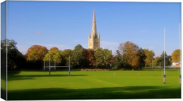  Norwich Cathedral Canvas Print by Gordon Holmes