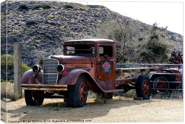 Diamond T Ranch truck Canvas Print by Lee Mullins