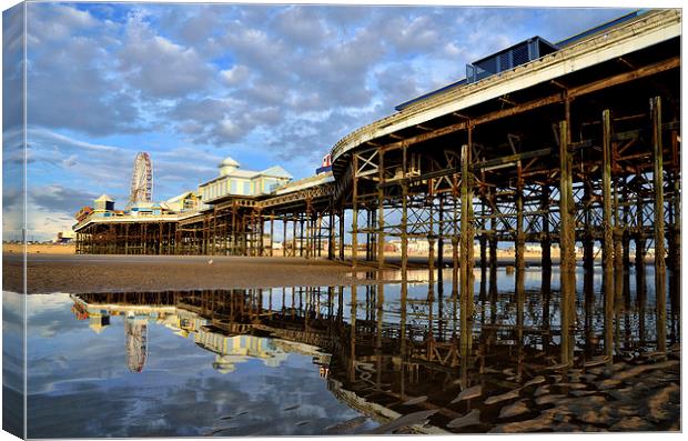 Central Pier Blackpool Canvas Print by Gary Kenyon