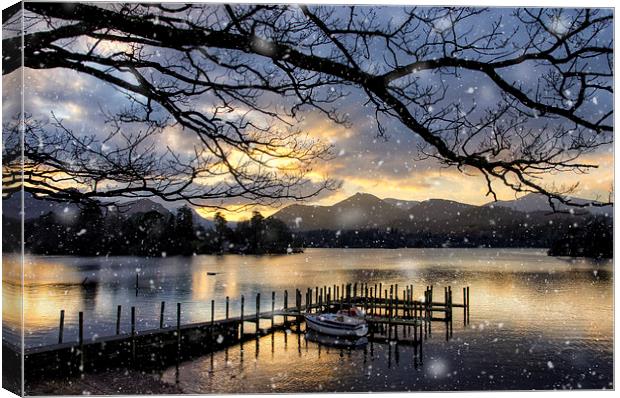 Christmas Sunset at Derwentwater Canvas Print by Gary Kenyon