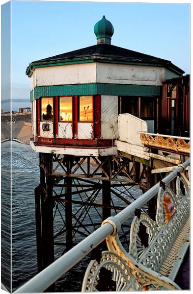 North Pier Blackpool Canvas Print by Gary Kenyon