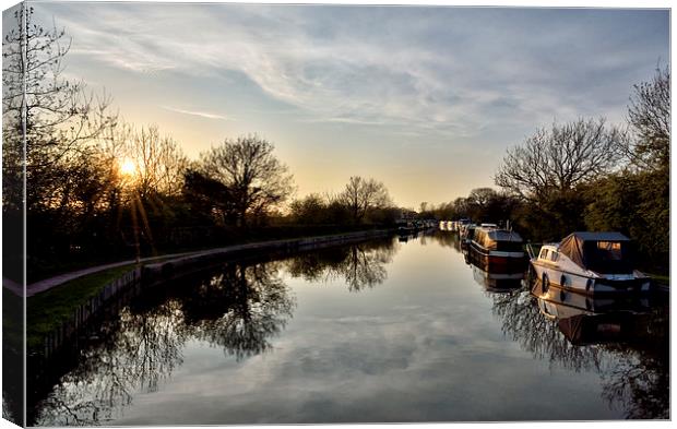  Lancaster Canal As The Sun Went Down For The Day Canvas Print by Gary Kenyon