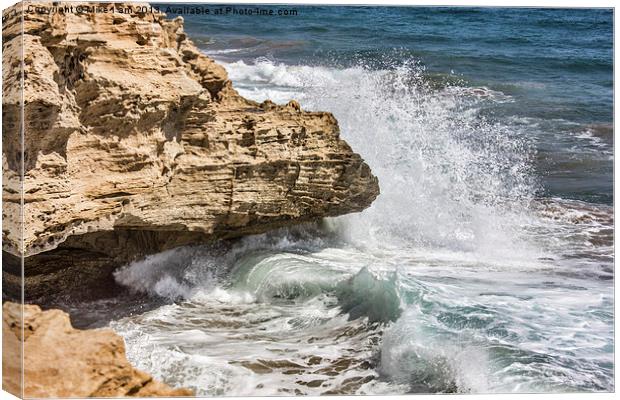 Crashing waves Canvas Print by Thanet Photos