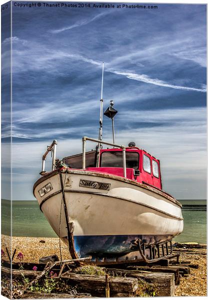 Boat on the beach Canvas Print by Thanet Photos