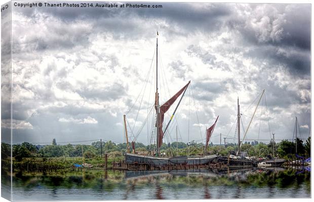  Thames barge  Canvas Print by Thanet Photos