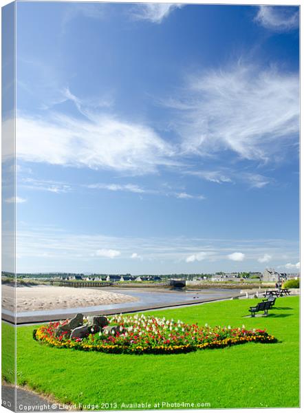 lossiemouth beach front in summer Canvas Print by Lloyd Fudge
