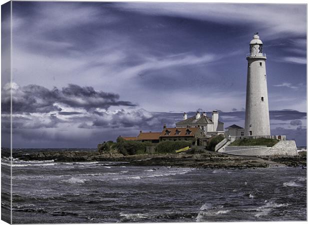 st marys lighthouse Canvas Print by Robert Bennett