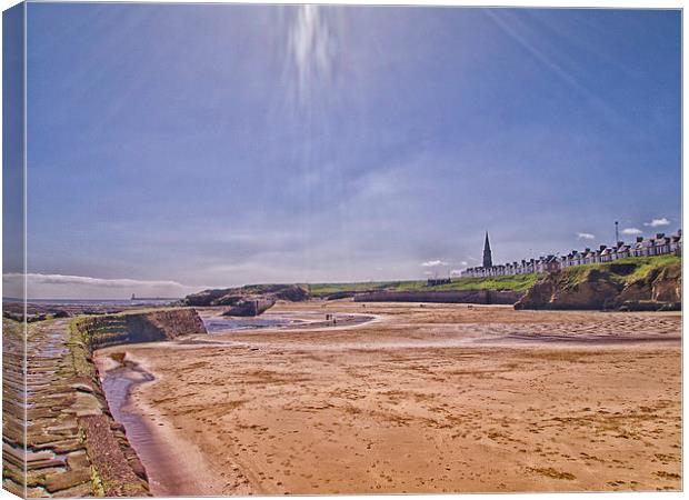 cullercoats Canvas Print by Robert Bennett