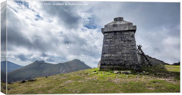 Meelmore Stone Shelter Canvas Print by Peter Lennon