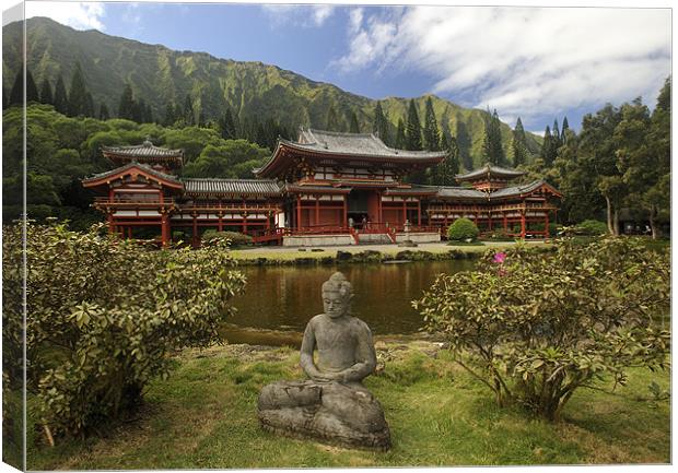 Byodo-In (平等院) Buddhist  Temple Canvas Print by Ken Patterson