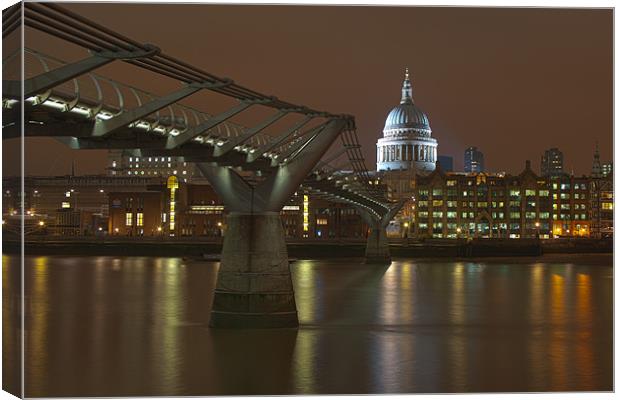 St Pauls cathedral Canvas Print by Neil Pickin